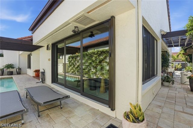 539 Bay Villas LN 101, Naples, FL 34108