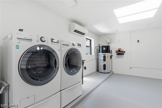 539 Bay Villas LN 101, Naples, FL 34108