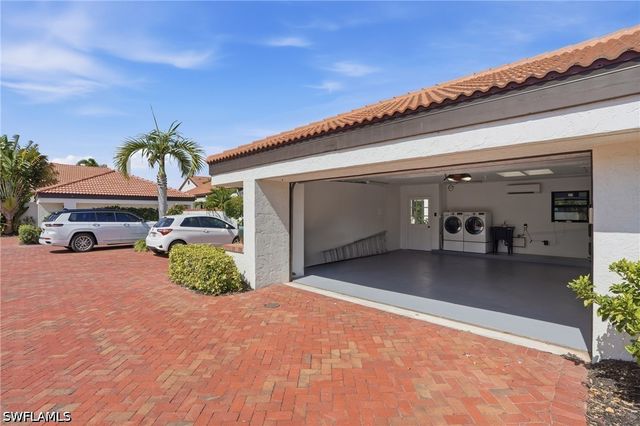 539 Bay Villas LN 101, Naples, FL 34108