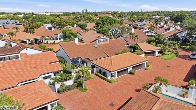 539 Bay Villas LN 101, Naples, FL 34108