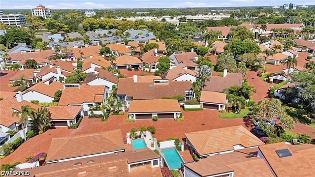 539 Bay Villas LN 101, Naples, FL 34108