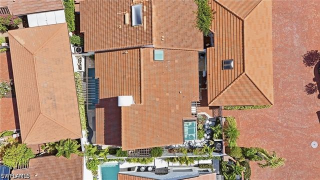 539 Bay Villas LN 101, Naples, FL 34108