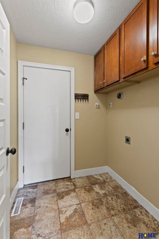 8239 S 17th Street, Lincoln, NE 68512