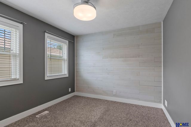8239 S 17th Street, Lincoln, NE 68512