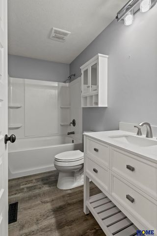 8239 S 17th Street, Lincoln, NE 68512