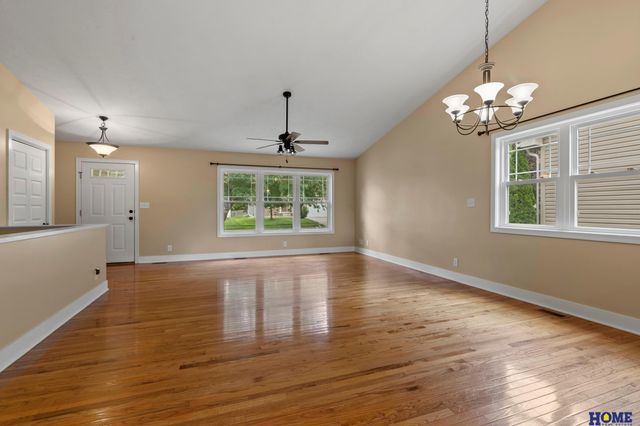 8239 S 17th Street, Lincoln, NE 68512