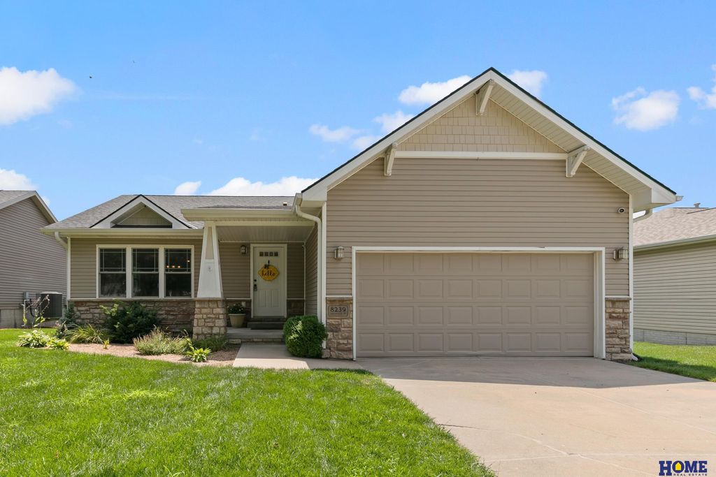 8239 S 17th Street, Lincoln, NE 68512