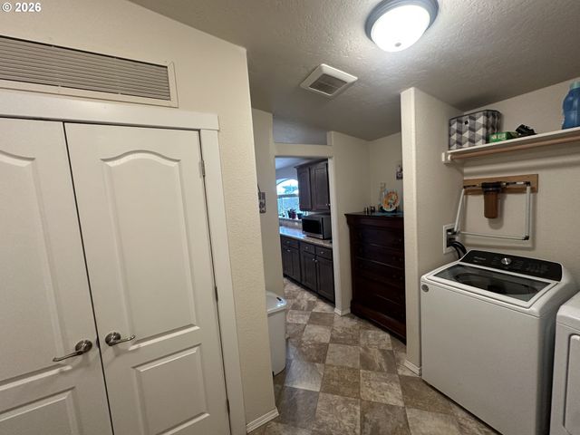 61988 WEST Rd, La Grande, OR 97850