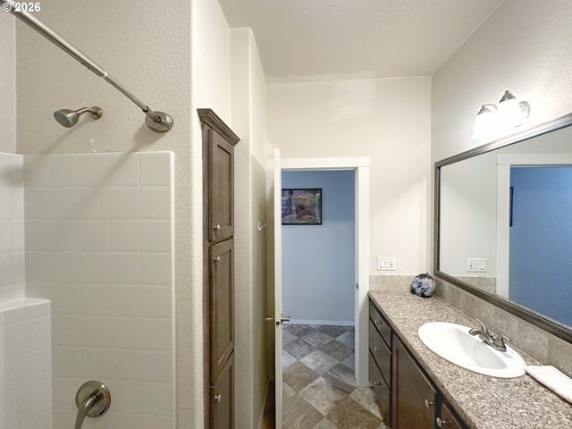 61988 WEST Rd, La Grande, OR 97850