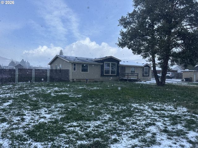 61988 WEST Rd, La Grande, OR 97850