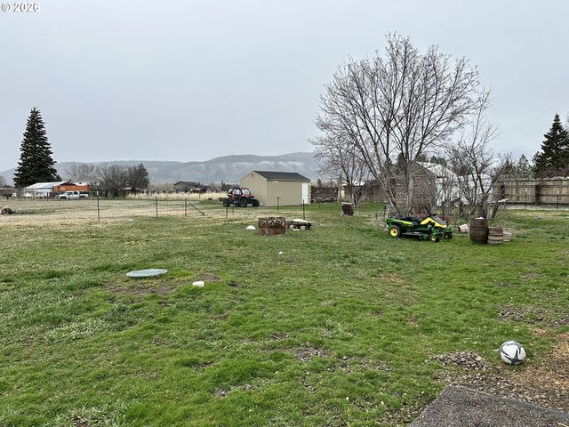 61988 WEST Rd, La Grande, OR 97850