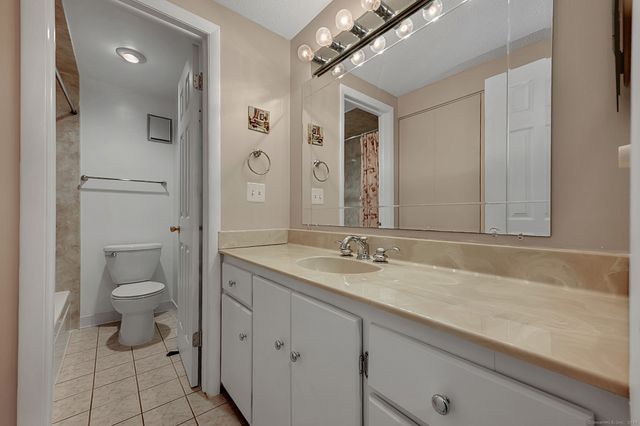 48 Clubhouse Drive 48, Woodbury, CT 06798