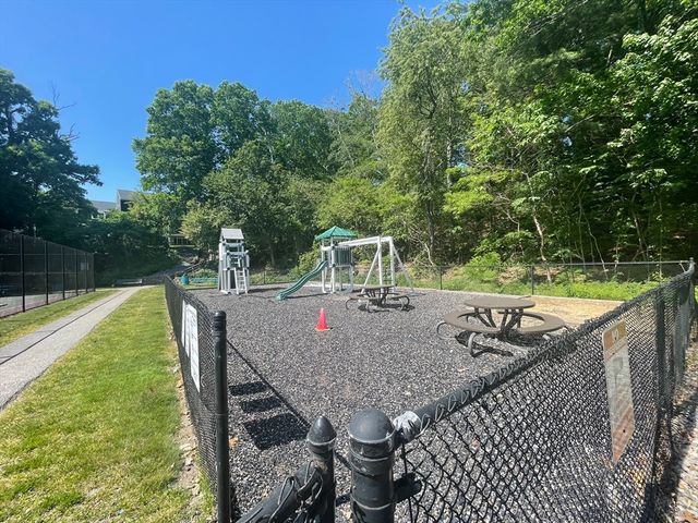 8 Chapel Hill Drive 2, Plymouth, MA 02360