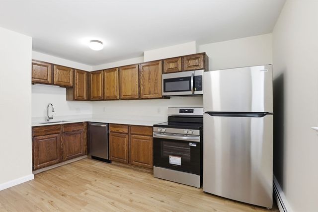 8 Chapel Hill Drive 2, Plymouth, MA 02360