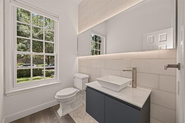 2114 Wroxton Road, Houston, TX 77005
