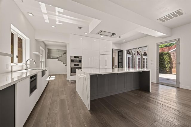 2114 Wroxton Road, Houston, TX 77005