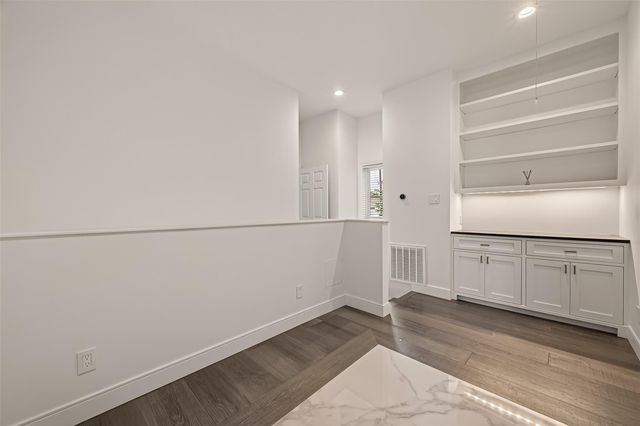 2114 Wroxton Road, Houston, TX 77005