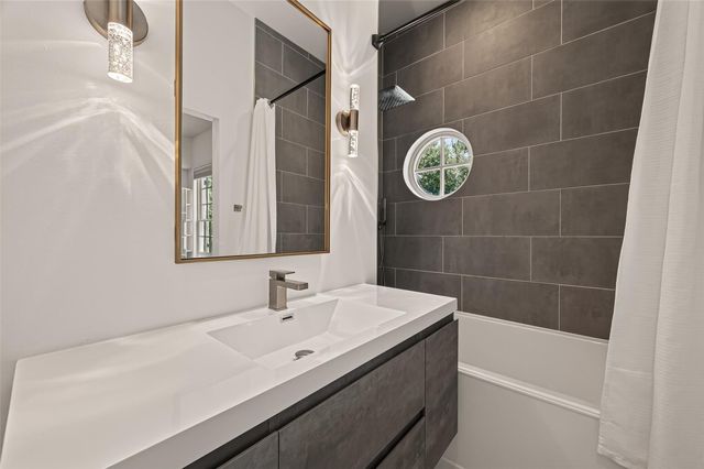 2114 Wroxton Road, Houston, TX 77005