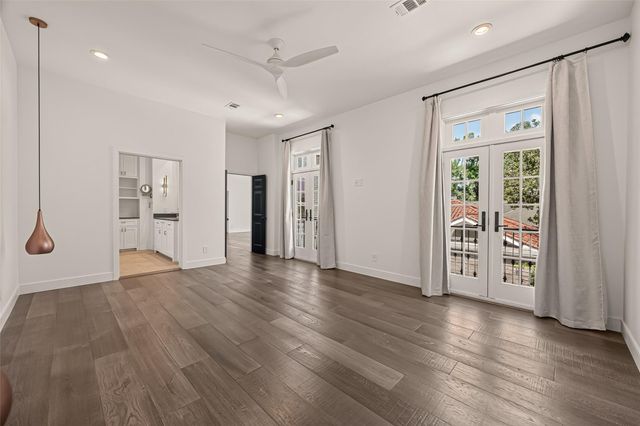 2114 Wroxton Road, Houston, TX 77005