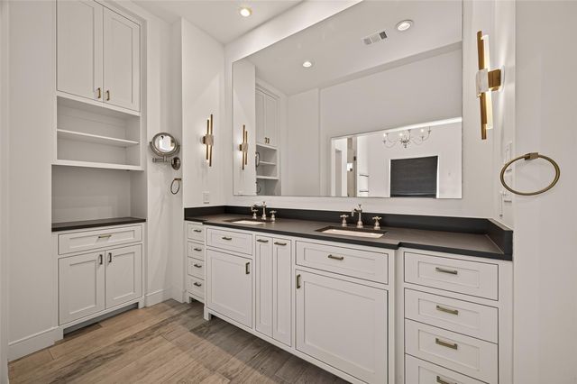 2114 Wroxton Road, Houston, TX 77005