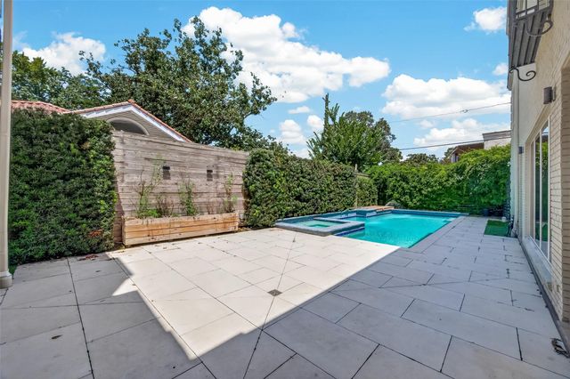 2114 Wroxton Road, Houston, TX 77005