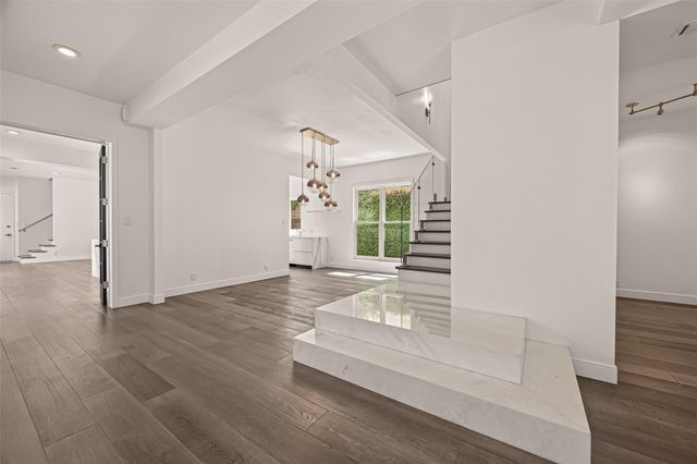 2114 Wroxton Road, Houston, TX 77005