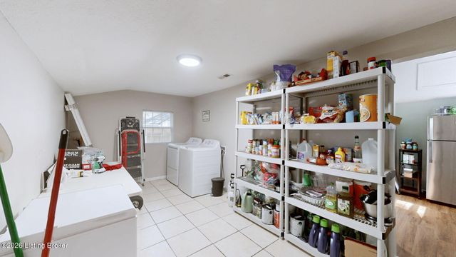 2122 W Burnett Ave, Louisville, KY 40210