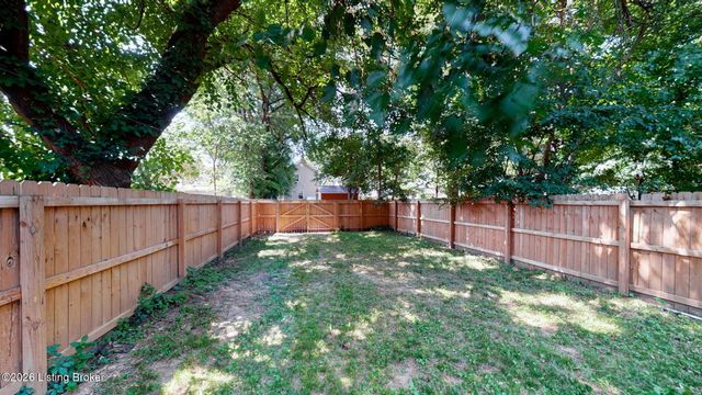 2122 W Burnett Ave, Louisville, KY 40210