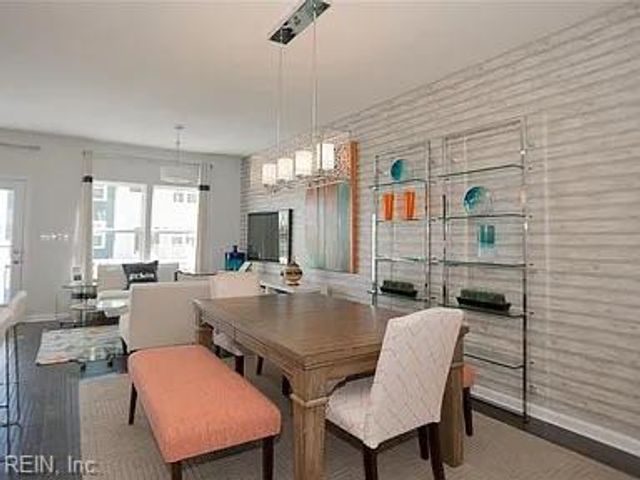 655 Mill Creek PW, Chesapeake, VA 23323