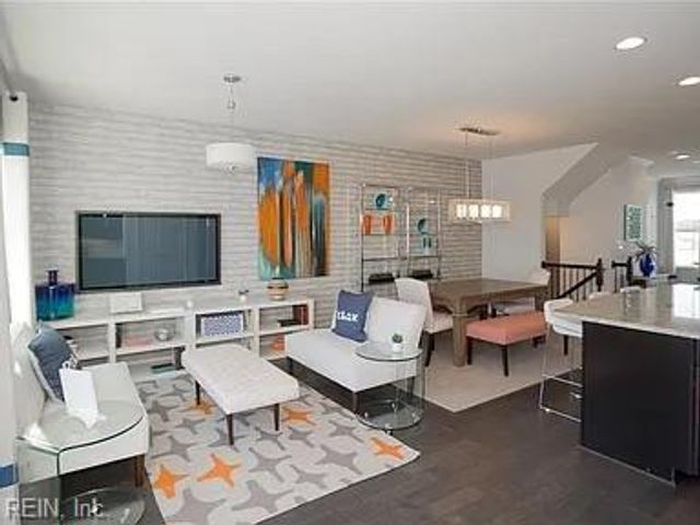 655 Mill Creek PW, Chesapeake, VA 23323