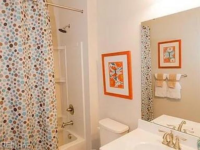 655 Mill Creek PW, Chesapeake, VA 23323