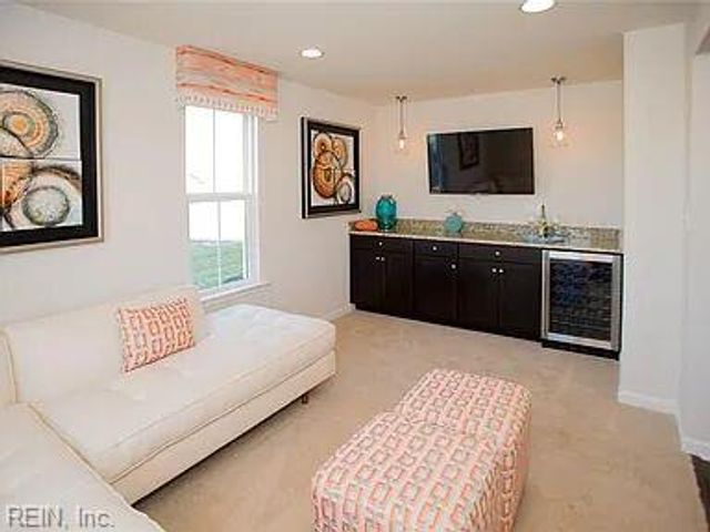 655 Mill Creek PW, Chesapeake, VA 23323