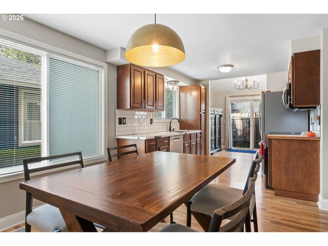 319 Ne HYDE Cir, Hillsboro, OR 97124