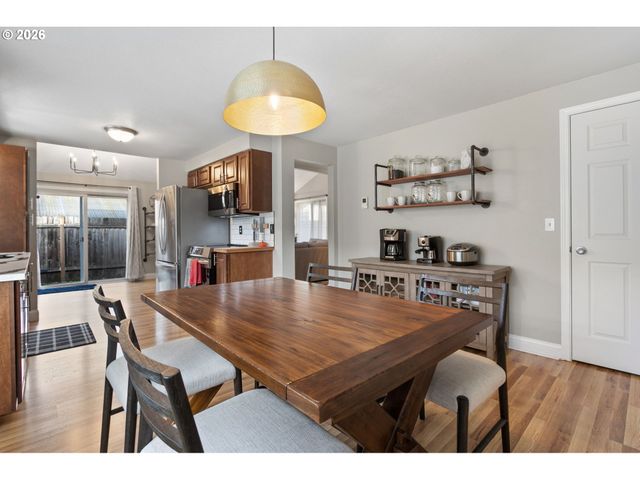 319 Ne HYDE Cir, Hillsboro, OR 97124