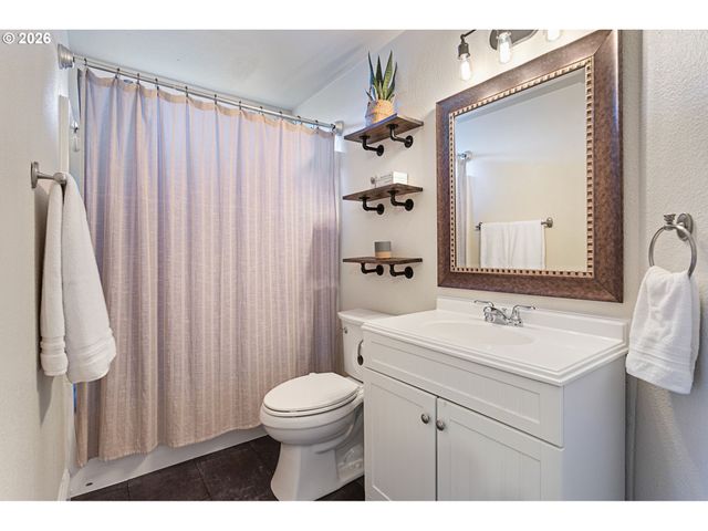 319 Ne HYDE Cir, Hillsboro, OR 97124