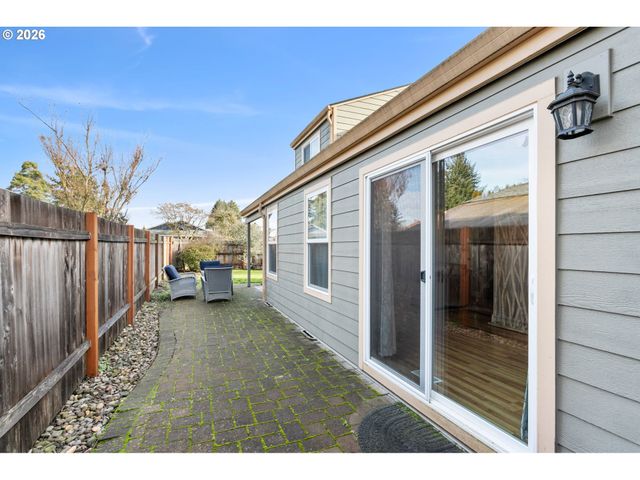 319 Ne HYDE Cir, Hillsboro, OR 97124