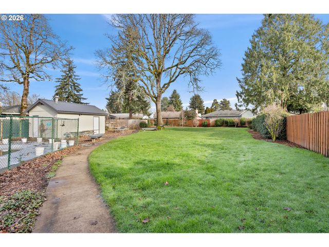 319 Ne HYDE Cir, Hillsboro, OR 97124