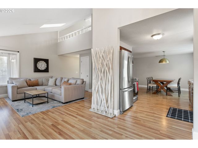 319 Ne HYDE Cir, Hillsboro, OR 97124