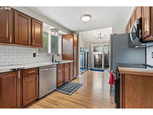 319 Ne HYDE Cir, Hillsboro, OR 97124