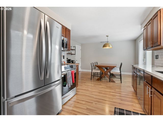 319 Ne HYDE Cir, Hillsboro, OR 97124