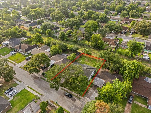 5859 Flamingo Drive, Houston, TX 77033