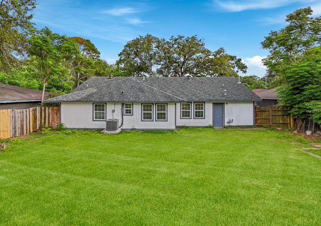 5859 Flamingo Drive, Houston, TX 77033