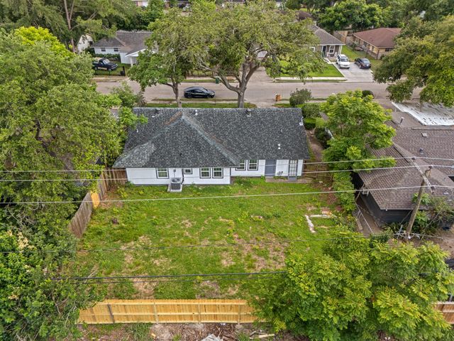 5859 Flamingo Drive, Houston, TX 77033