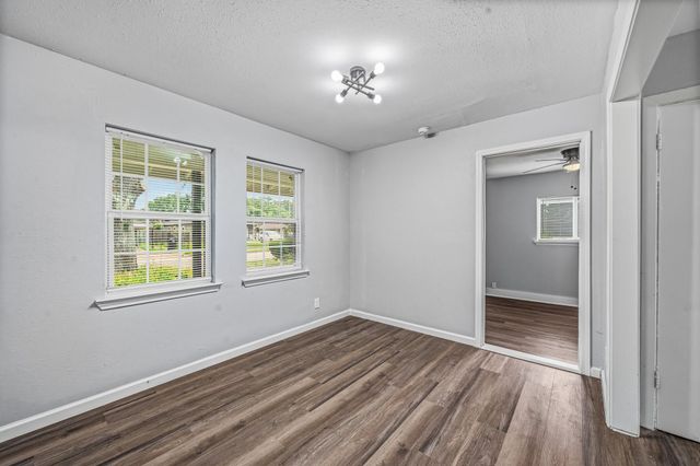 5859 Flamingo Drive, Houston, TX 77033