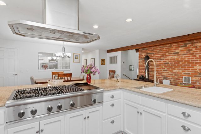 13327 Highway 234, Gold Hill, OR 97525