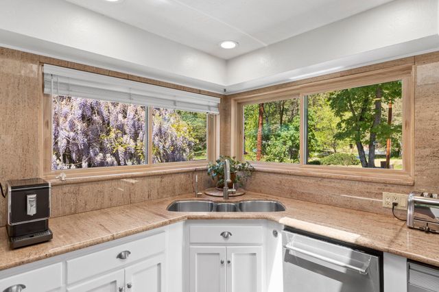 13327 Highway 234, Gold Hill, OR 97525