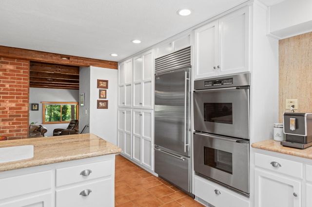 13327 Highway 234, Gold Hill, OR 97525