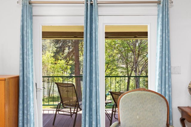 13327 Highway 234, Gold Hill, OR 97525