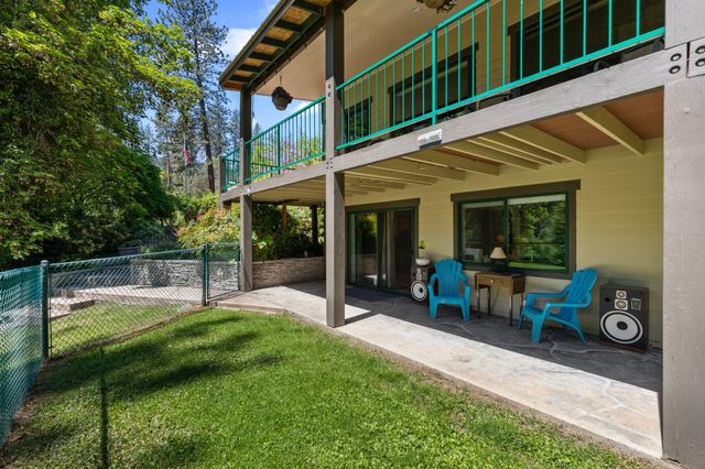 13327 Highway 234, Gold Hill, OR 97525