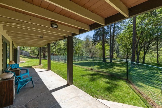 13327 Highway 234, Gold Hill, OR 97525